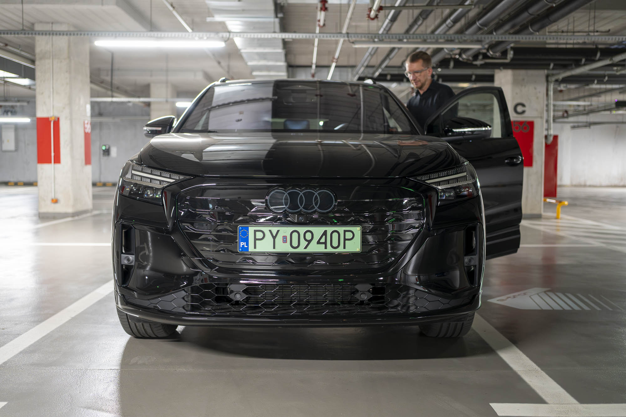 Test Audi Q4 e-tron– jest piękny, ma 299 KM, ale kosztuje prawie 400 tys. zł