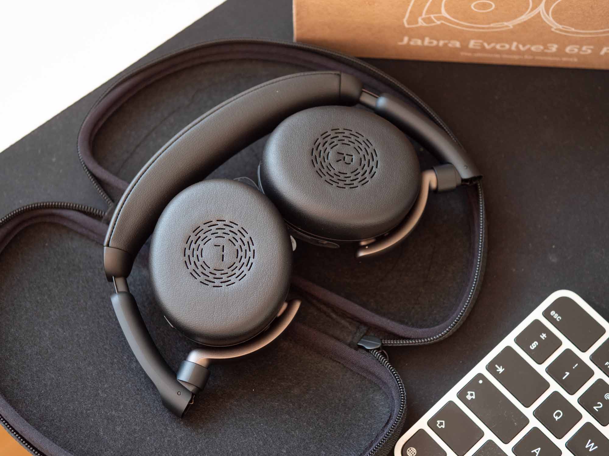 Test słuchawek Jabra Evolve3 65 Flex – dla największych fanów telekonferencji