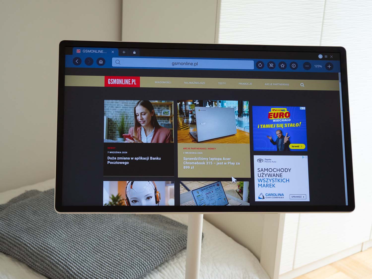Testujemy przenośny telewizor Samsung The Movingstyle –jest piękny, ale…