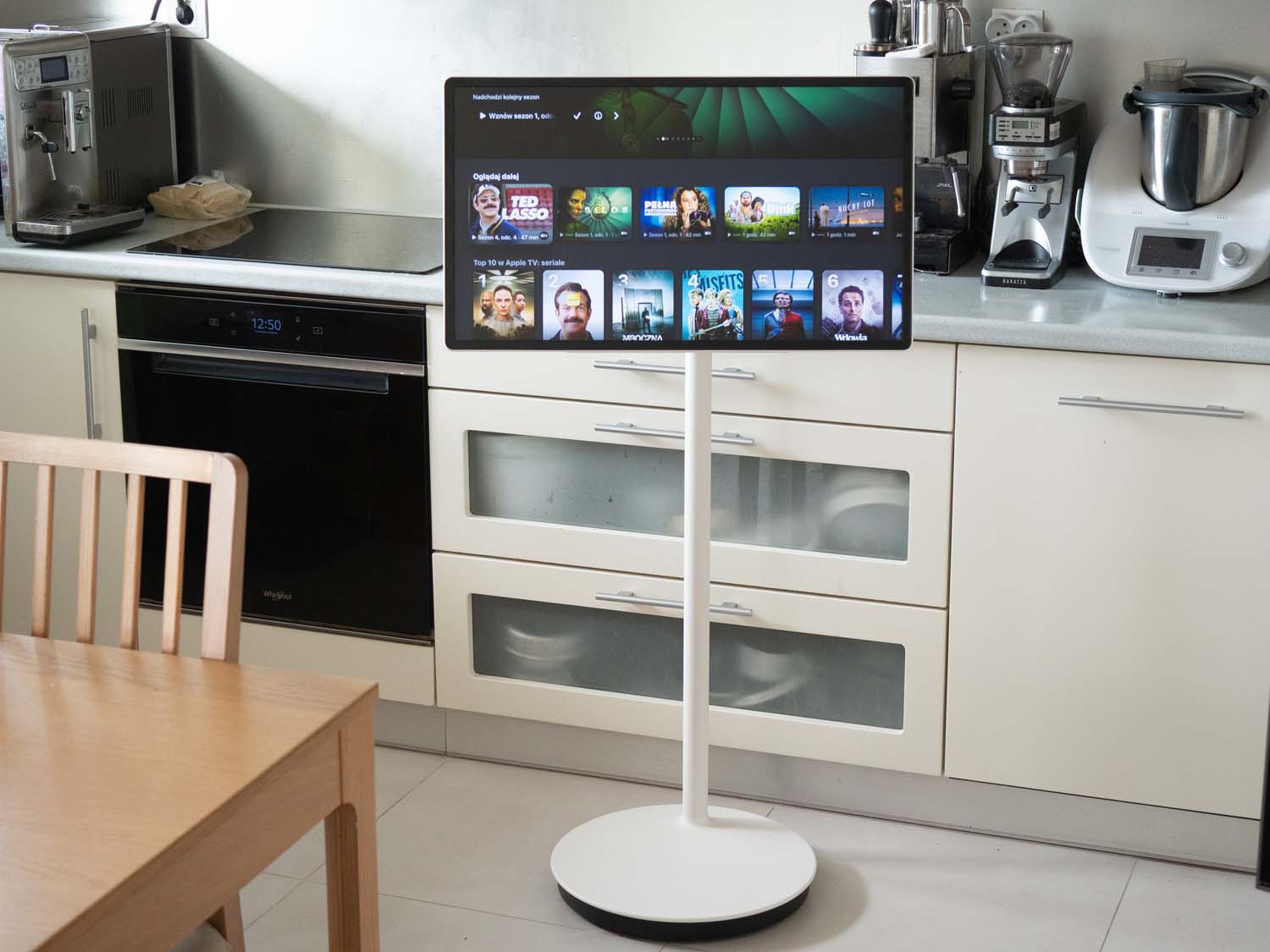 Testujemy przenośny telewizor Samsung The Movingstyle –jest piękny, ale…