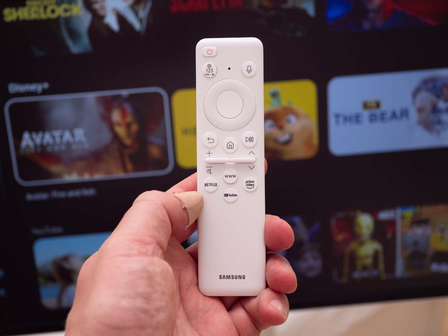 Testujemy przenośny telewizor Samsung The Movingstyle –jest piękny, ale…