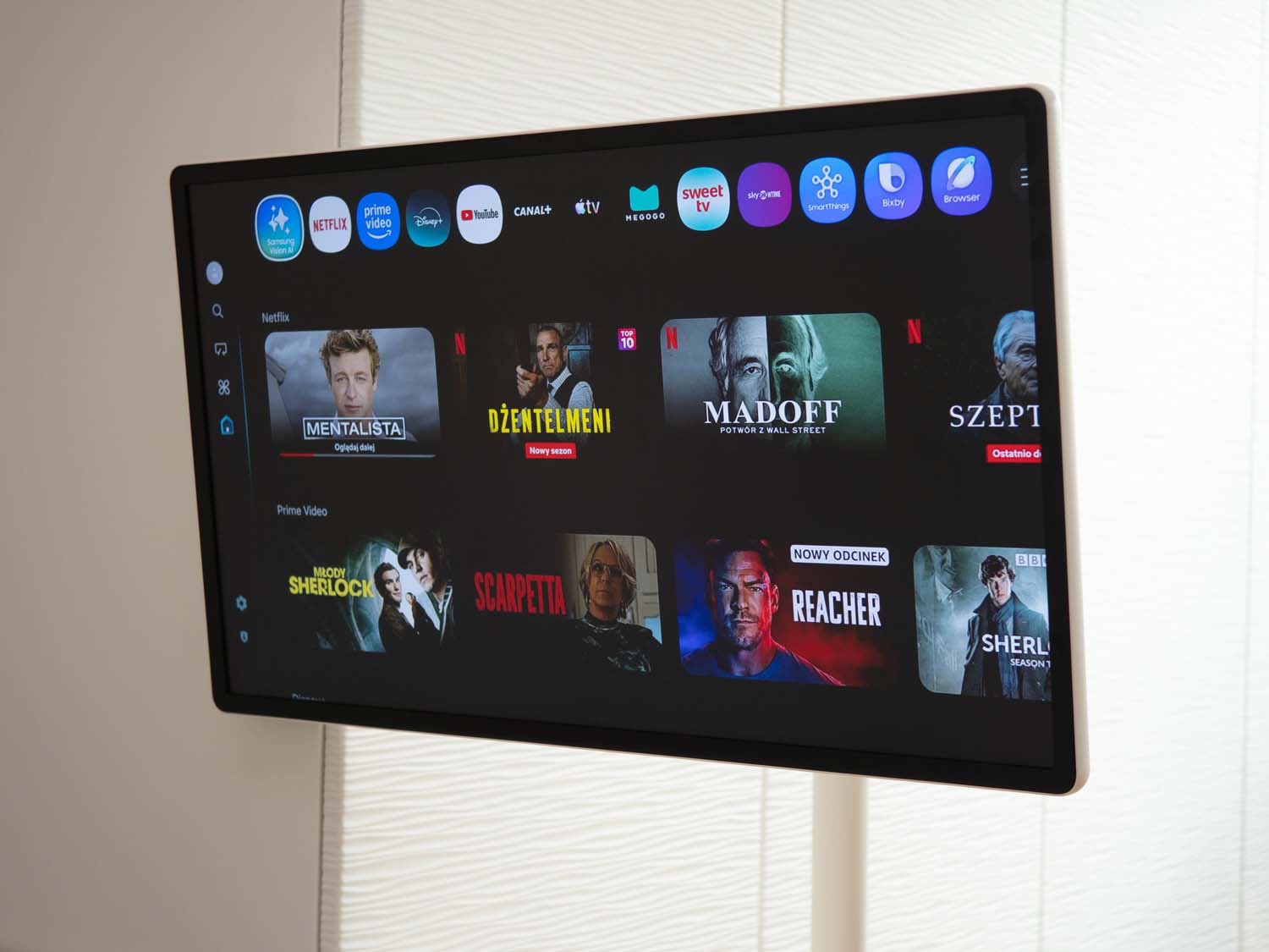 Testujemy przenośny telewizor Samsung The Movingstyle –jest piękny, ale…