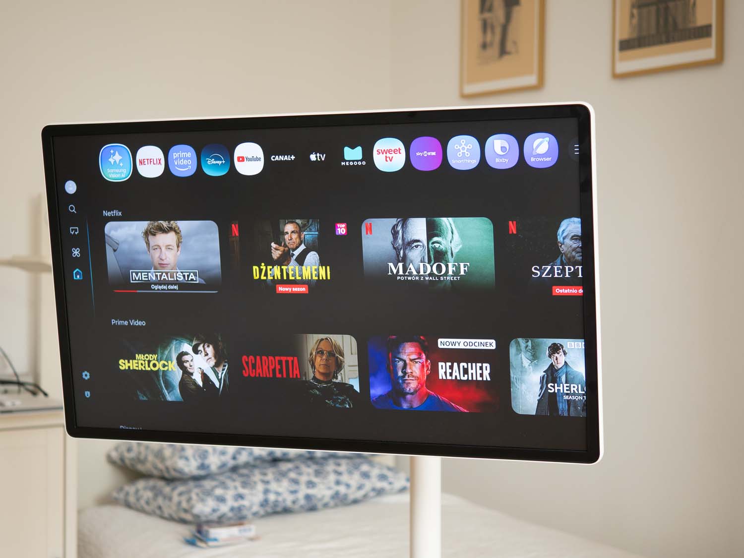 Testujemy przenośny telewizor Samsung The Movingstyle –jest piękny, ale…