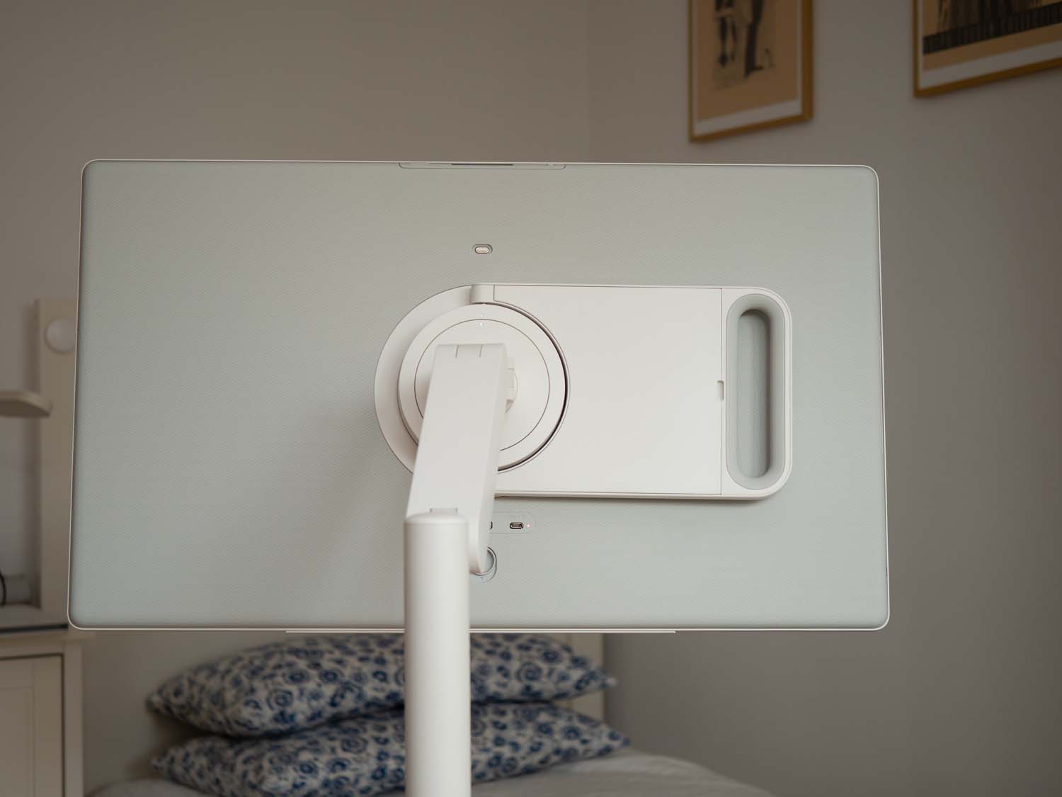 Testujemy przenośny telewizor Samsung The Movingstyle –jest piękny, ale…