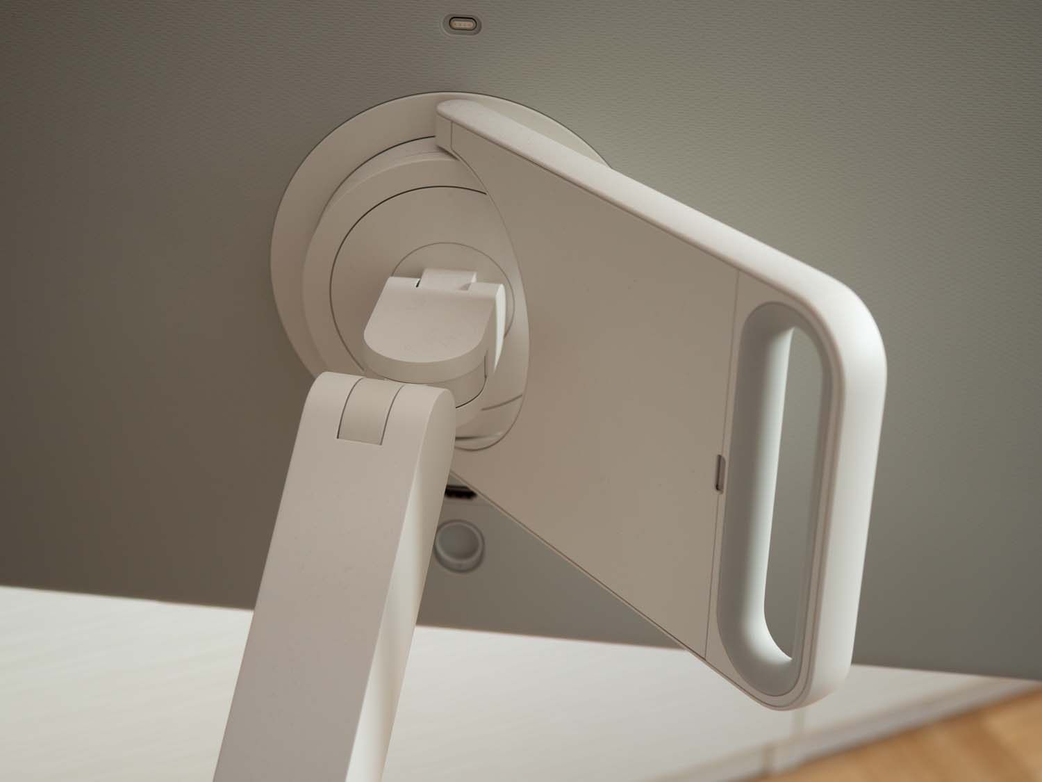 Testujemy przenośny telewizor Samsung The Movingstyle –jest piękny, ale…