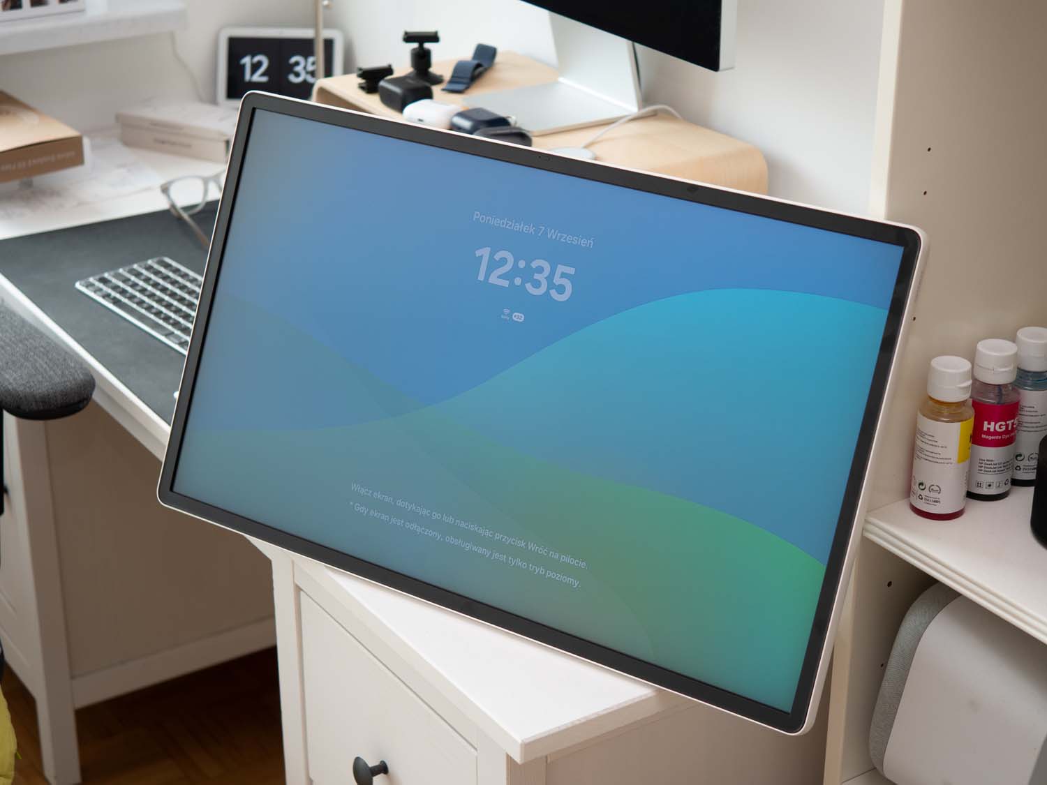 Testujemy przenośny telewizor Samsung The Movingstyle –jest piękny, ale…