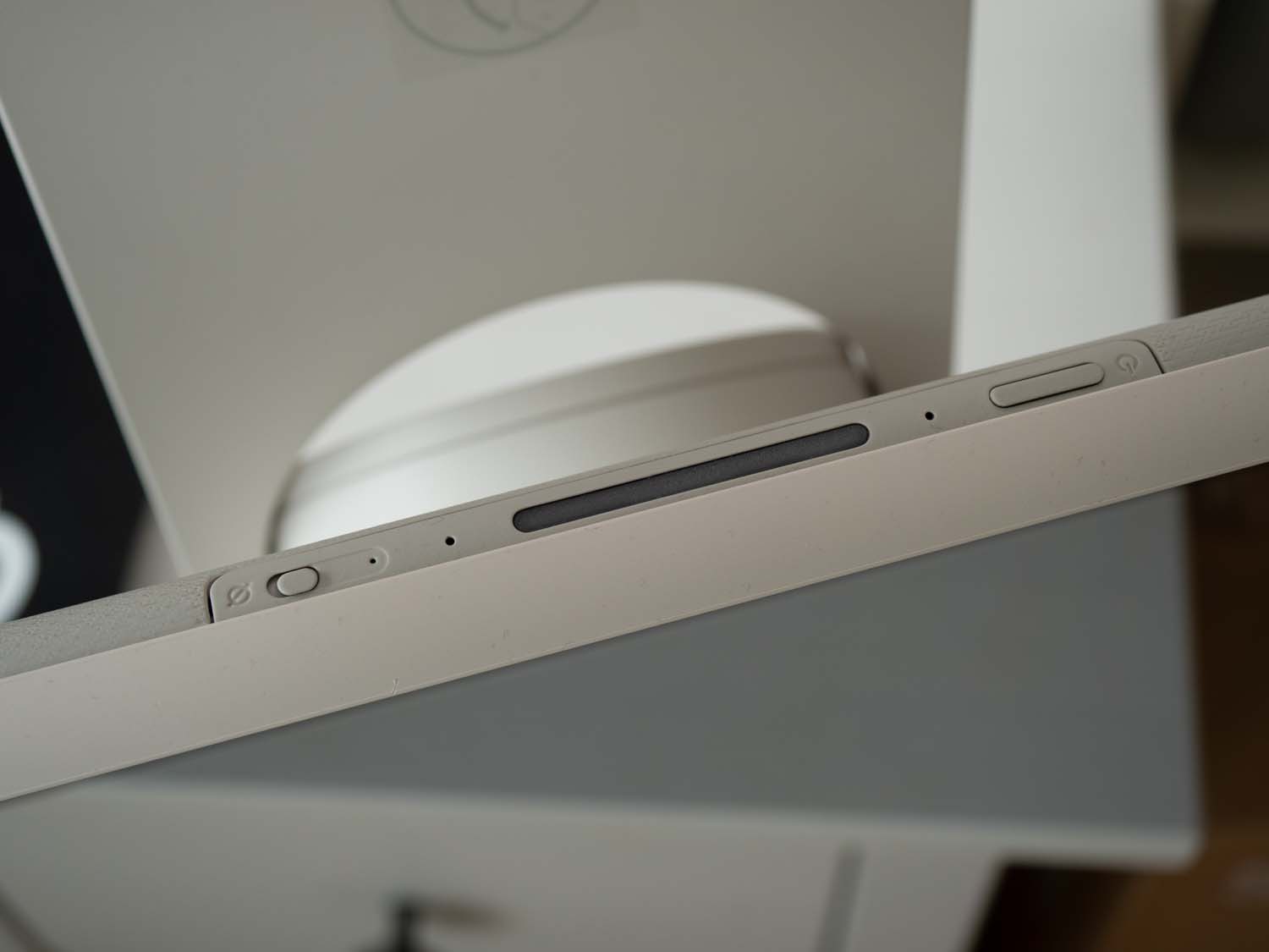 Testujemy przenośny telewizor Samsung The Movingstyle –jest piękny, ale…