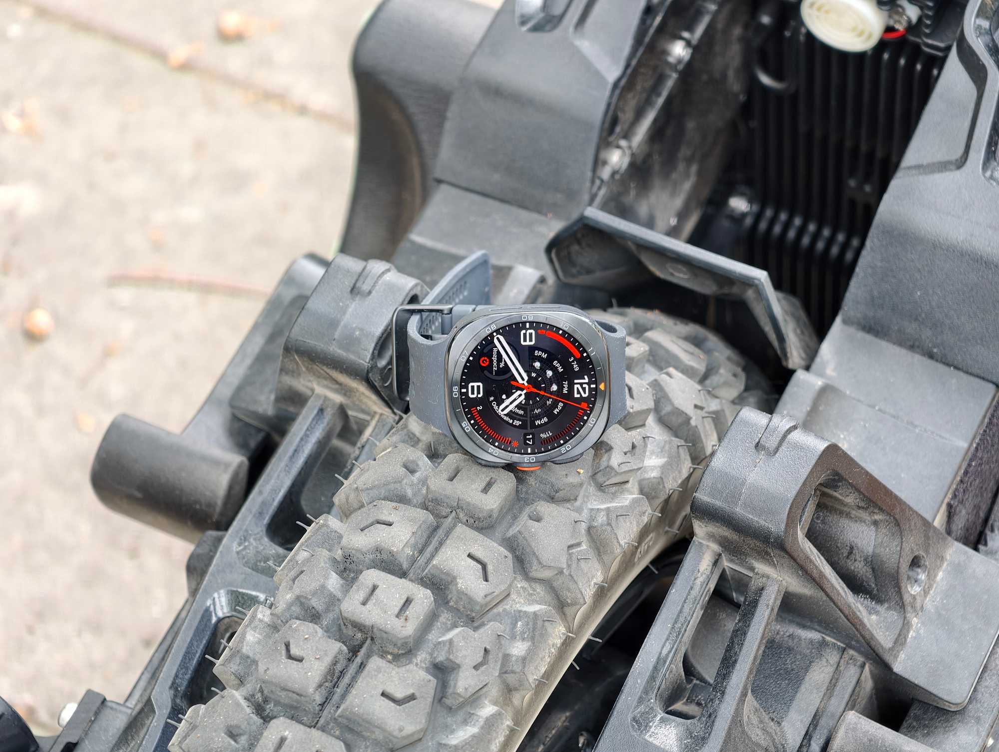 Test Samsung Galaxy Watch Ultra 2 – 5000 nitów, większa bateria, ale nawigacja słabsza niż u konkurencji