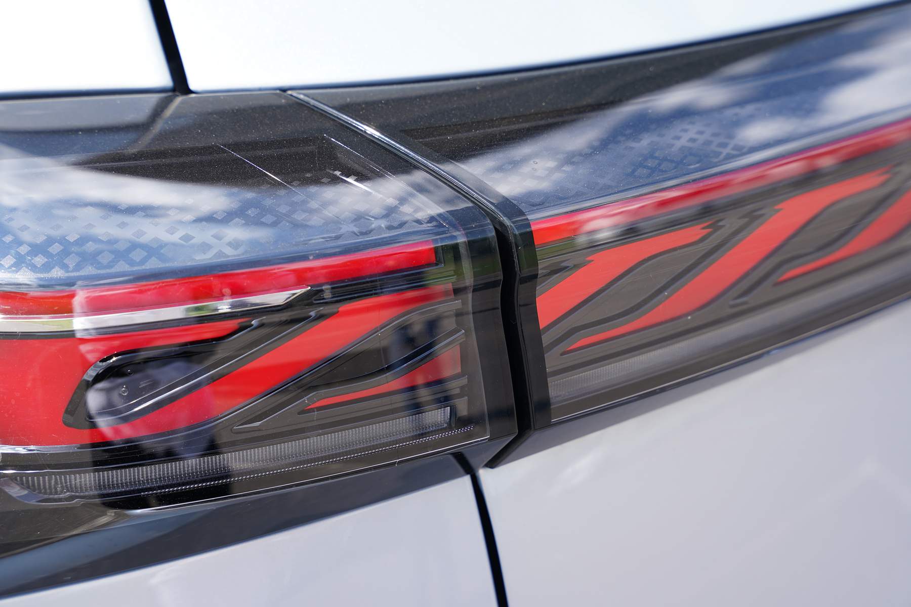 Test Chery Tiggo 4 Hybrid — chiński SUV za 100 tysięcy, który mocno miesza w segmencie B