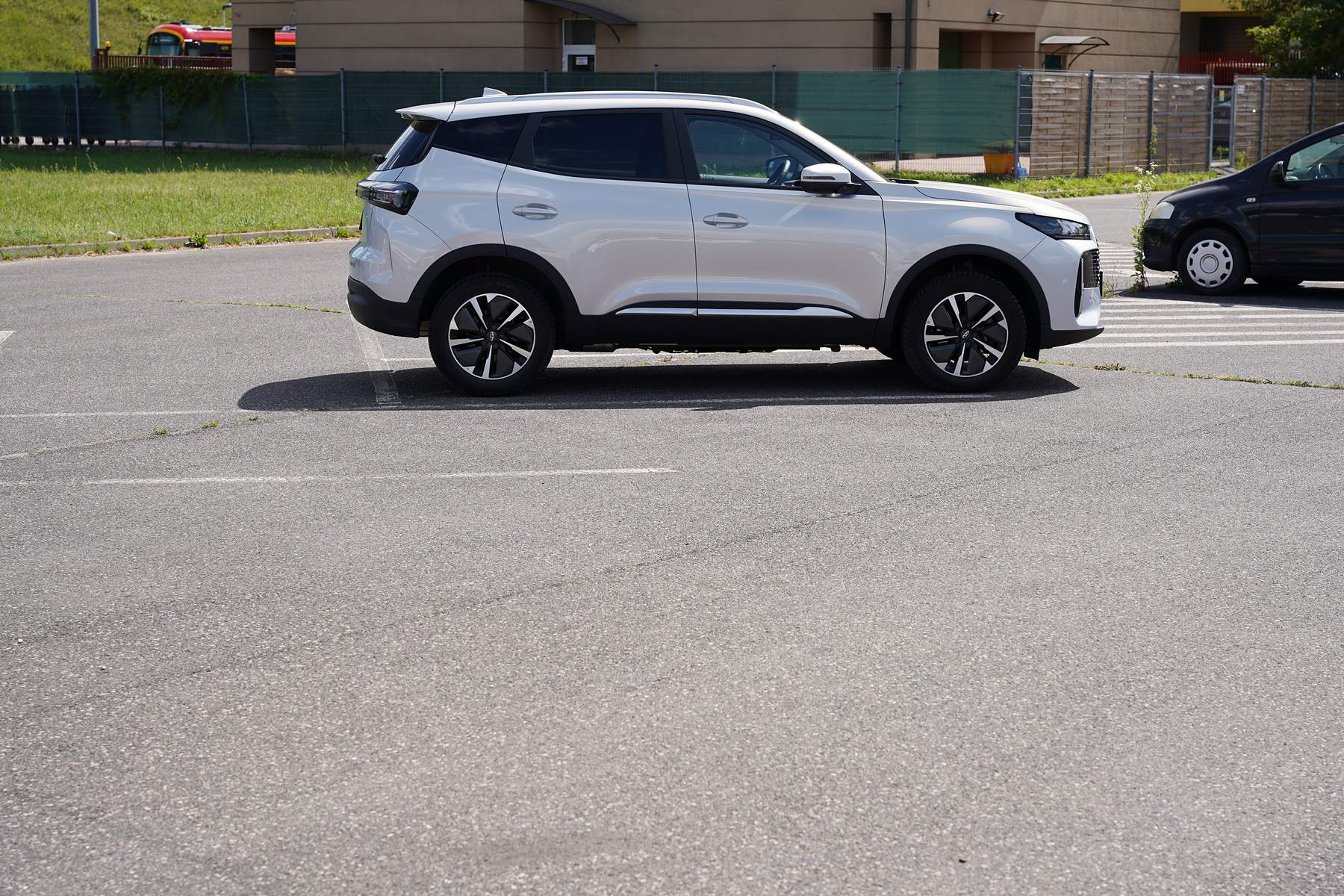 Test Chery Tiggo 4 Hybrid — chiński SUV za 100 tysięcy, który mocno miesza w segmencie B