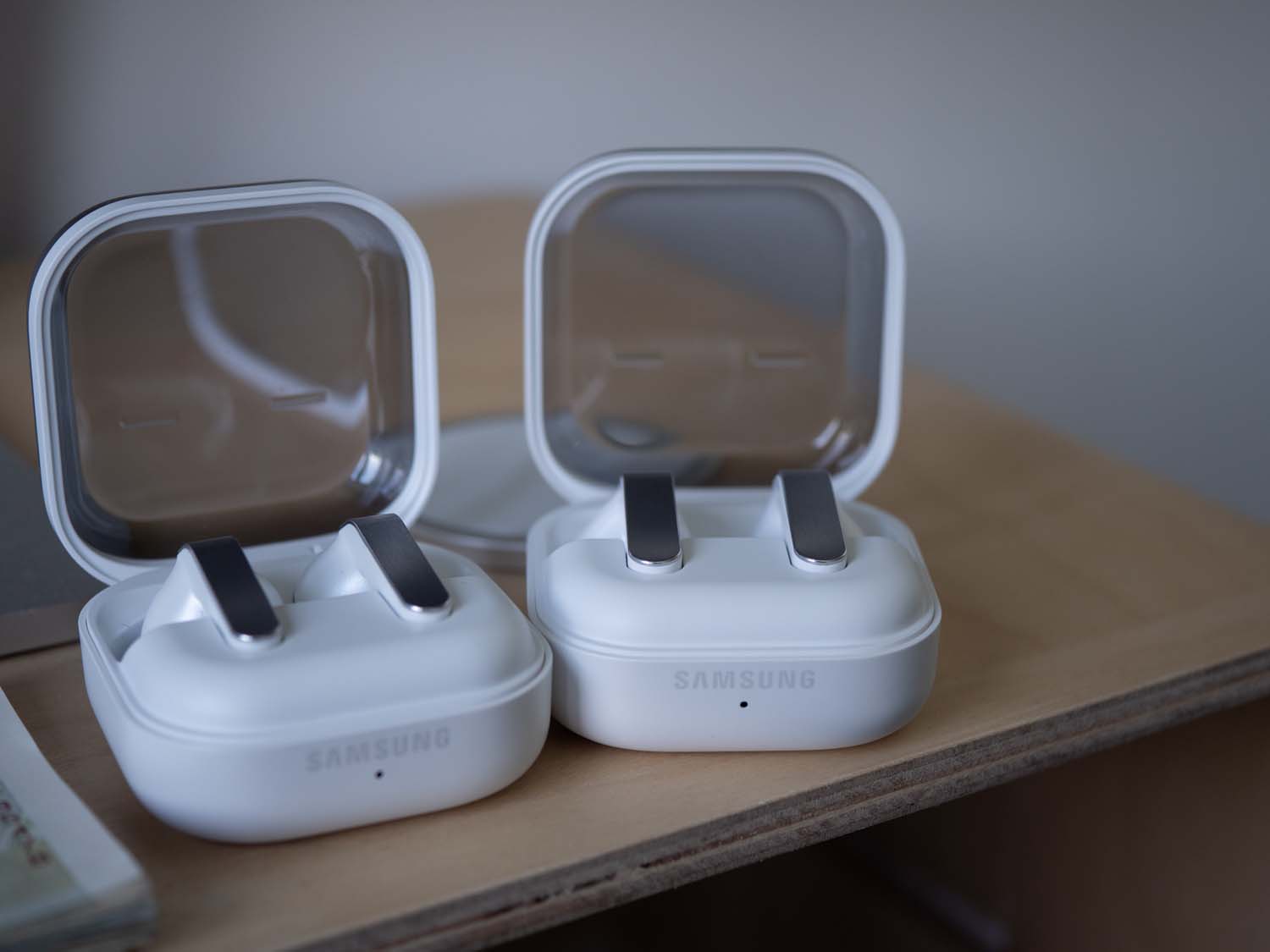 Test słuchawek Samsung Galaxy Buds4 – chyba warto dopłacić do wersji Pro