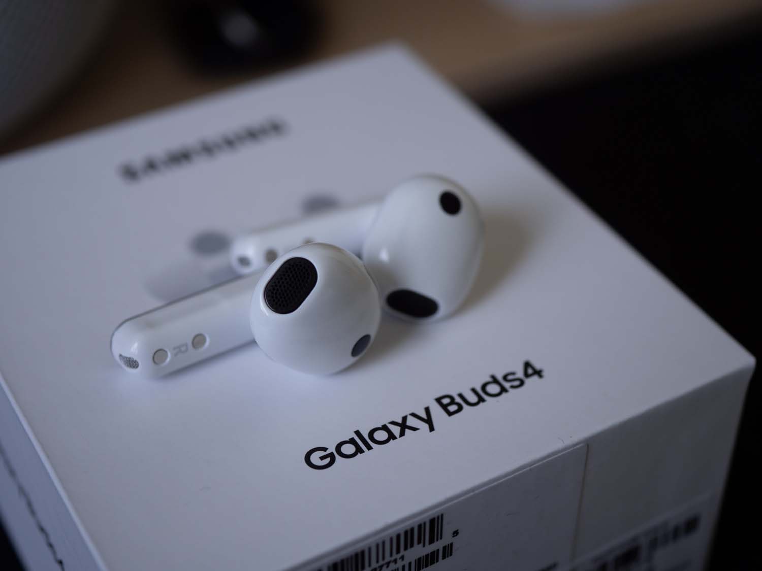 Test słuchawek Samsung Galaxy Buds4 – chyba warto dopłacić do wersji Pro