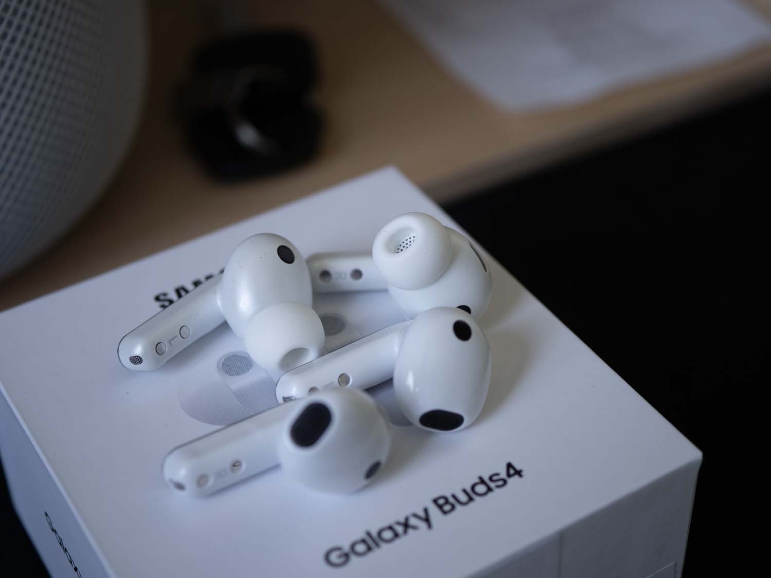 Test słuchawek Samsung Galaxy Buds4 – chyba warto dopłacić do wersji Pro