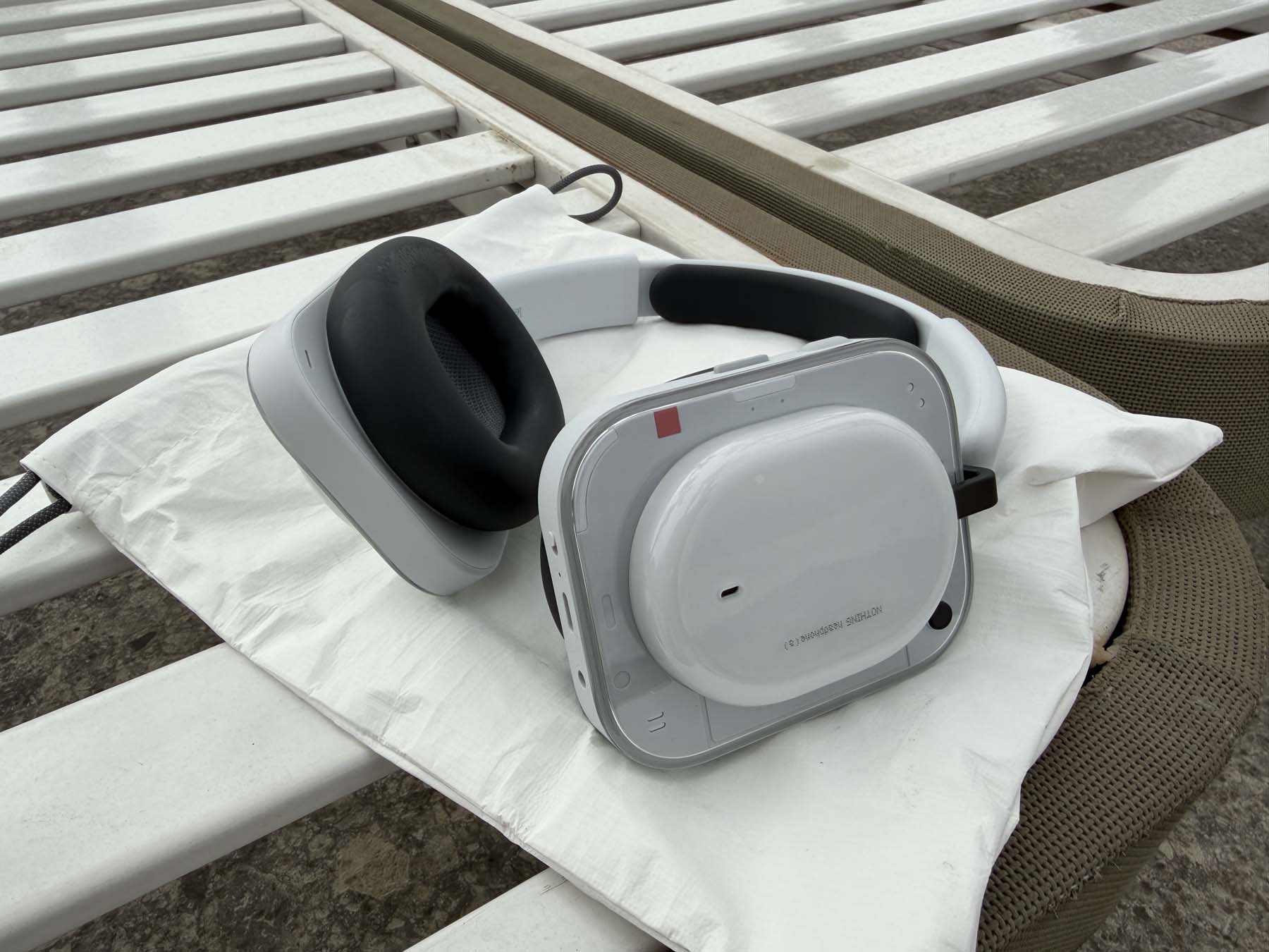 Test słuchawek Nothing Headphone (a) – mają odpalony design, ale są bardzo dopracowane