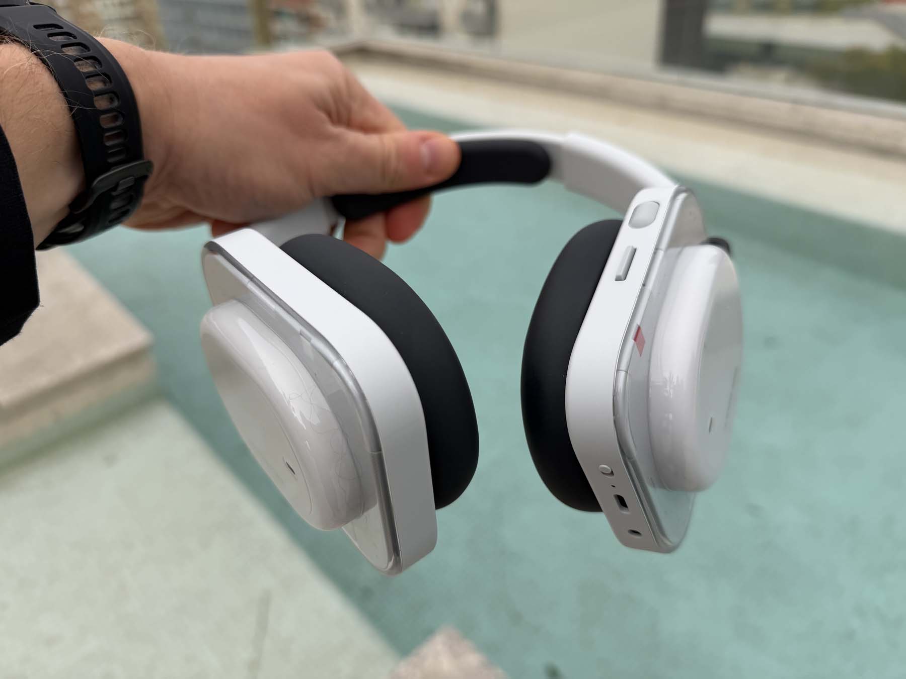 Test słuchawek Nothing Headphone (a) – mają odpalony design, ale są bardzo dopracowane