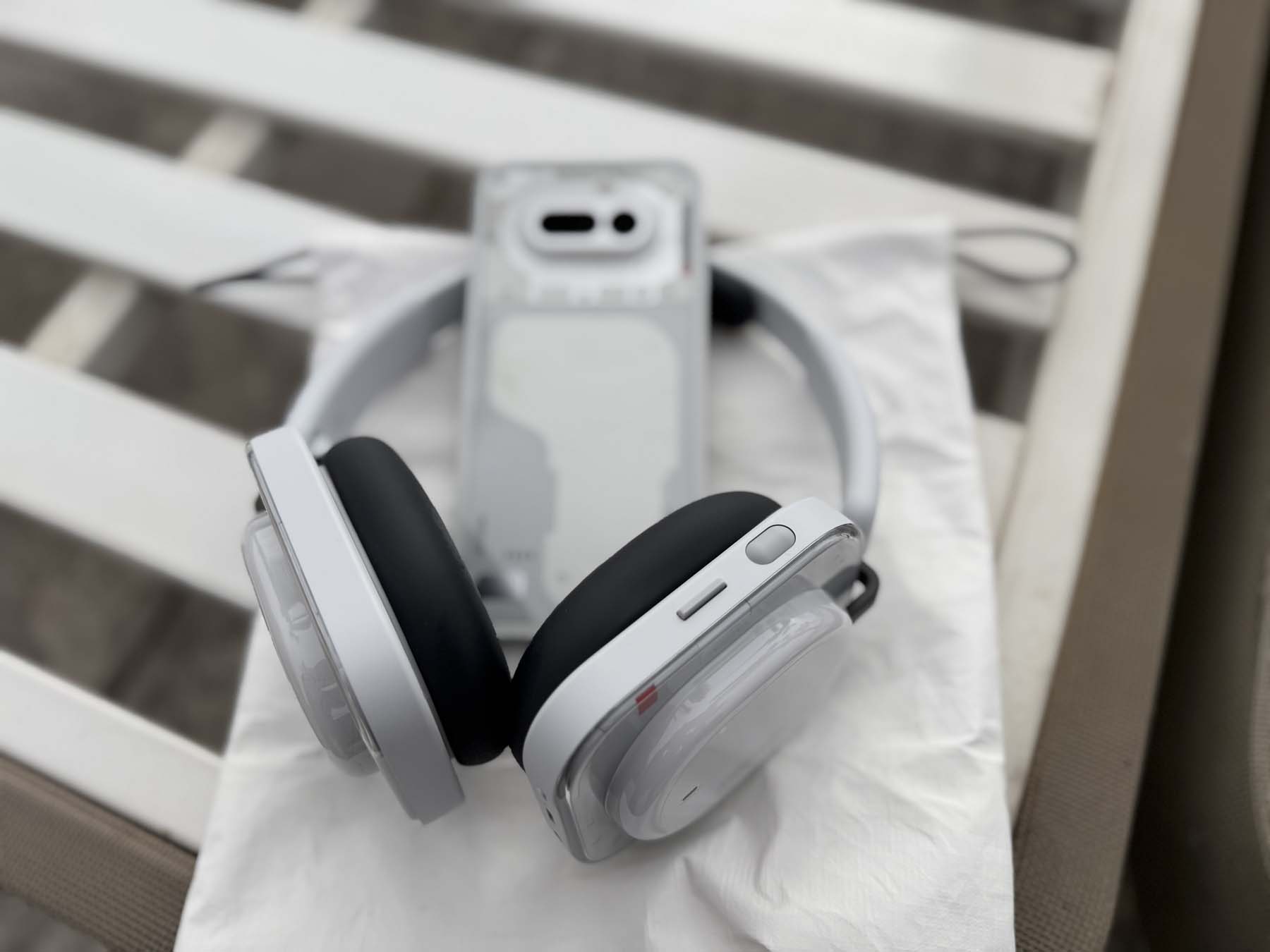 Test słuchawek Nothing Headphone (a) – mają odpalony design, ale są bardzo dopracowane