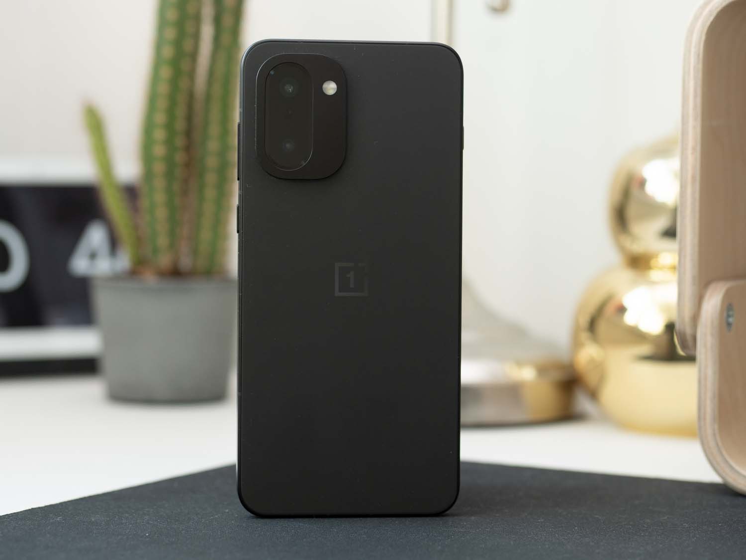 Test OnePlus 15R – jest super, ale jednego elementu na pewno brakuje