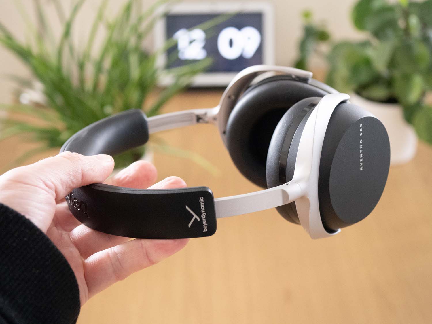 Test flagowych słuchawek beyerdynamic AVENTHO 300 – to konkurencja dla Sony, Apple, Bose, B&W i Sennheiser