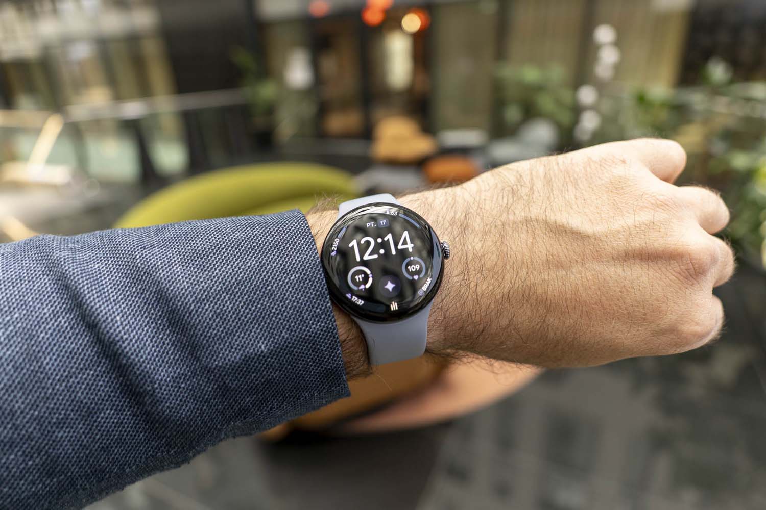 Google Pixel Watch 4 – Androidowy Apple Watch z podobnymi kompromisami