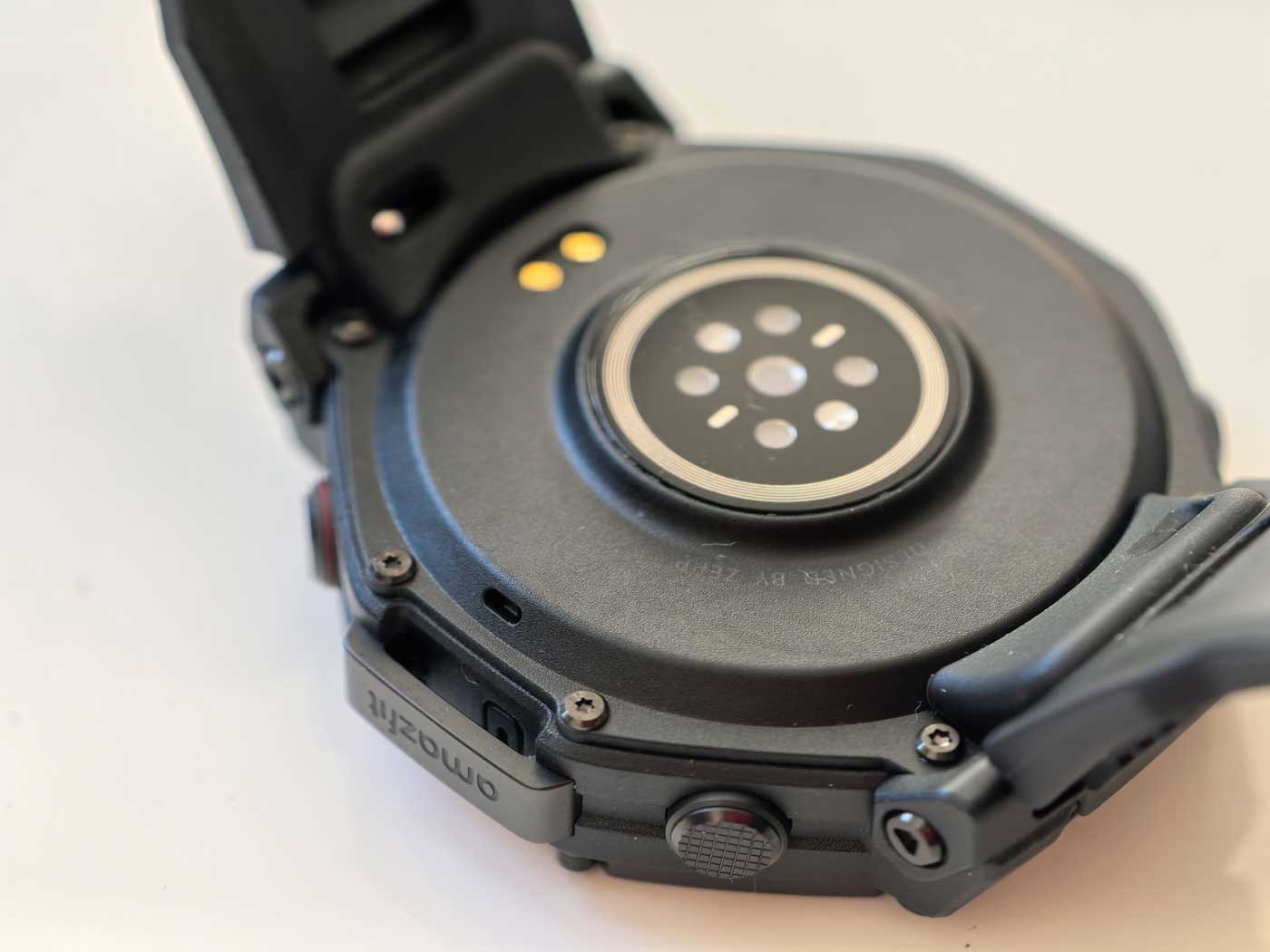 Test Amazfit T-Rex 3 Pro - tytan, latarka, 3000 nitów i minimalne niedociągnięcia – to mocny rywal Garminów