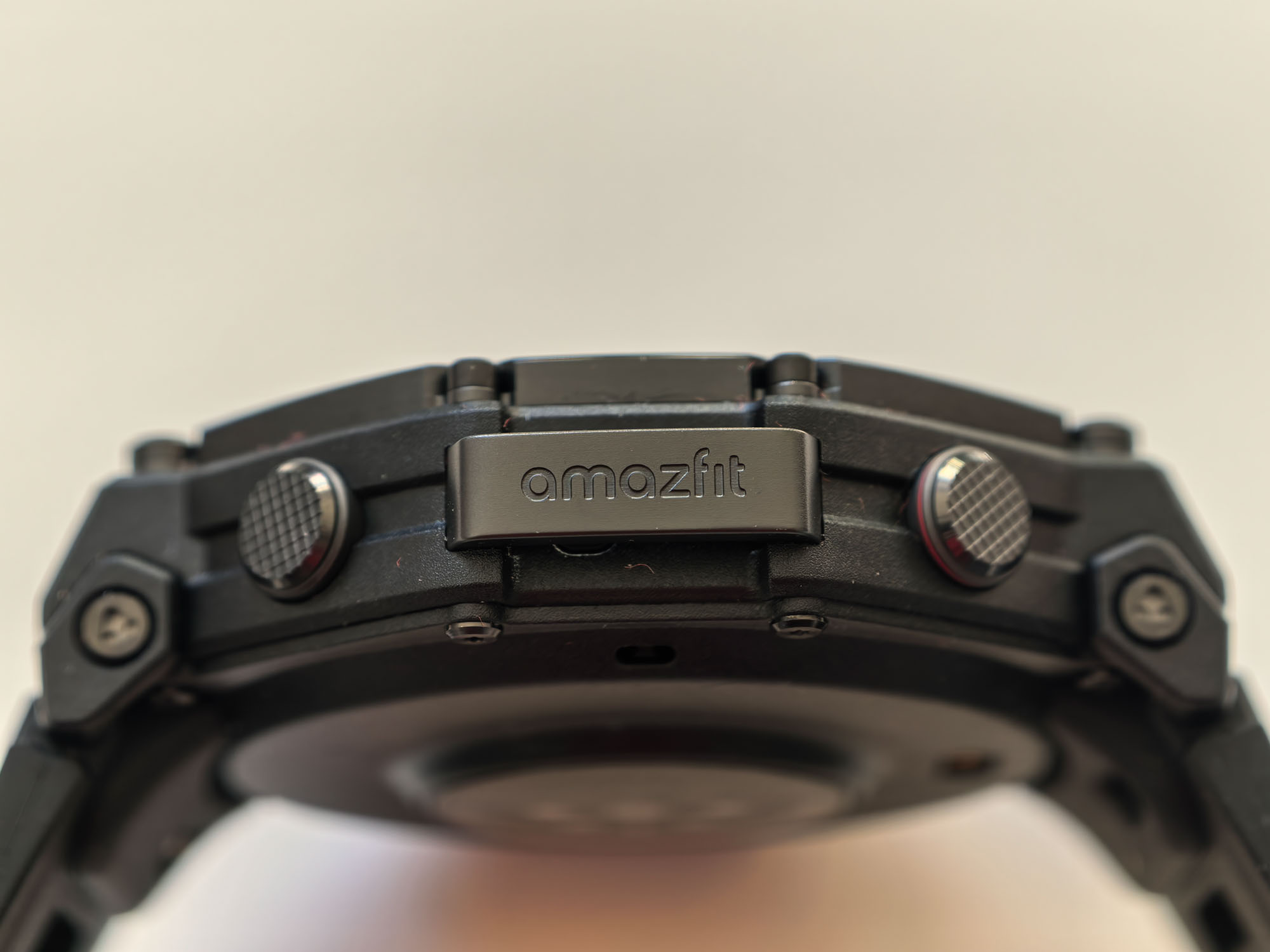 Test Amazfit T-Rex 3 Pro - tytan, latarka, 3000 nitów i minimalne niedociągnięcia – to mocny rywal Garminów