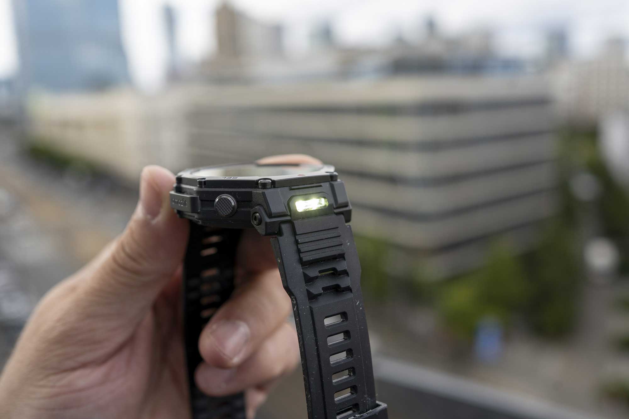 Test Amazfit T-Rex 3 Pro - tytan, latarka, 3000 nitów i minimalne niedociągnięcia – to mocny rywal Garminów