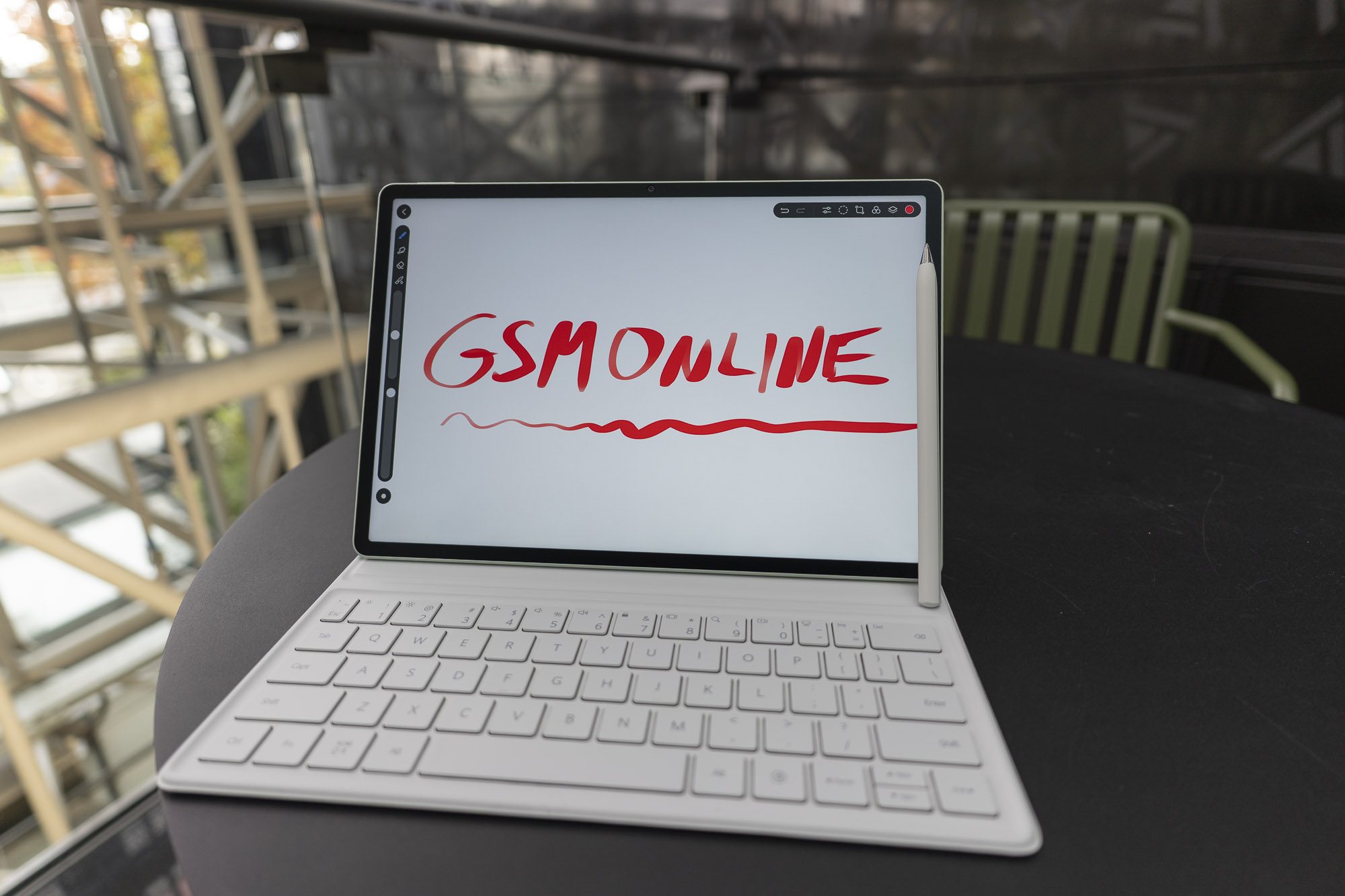 Recenzja Huawei MatePad 12 X 2025 – ma matowy ekran IPS i rysik nowej generacji