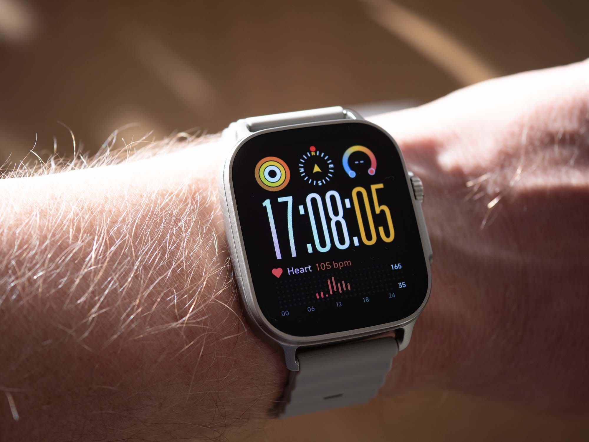 Test taniego zegarka realme Watch 5 - ten design wygląda znajomo