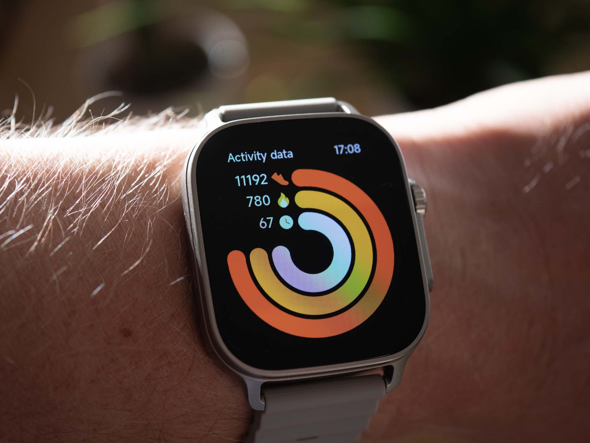 Test taniego zegarka realme Watch 5 - ten design wygląda znajomo