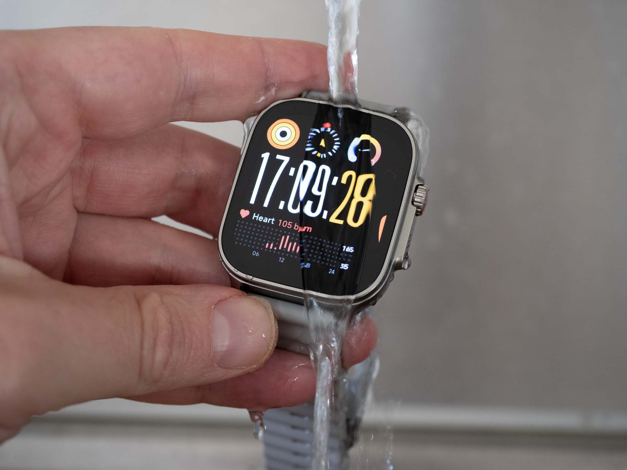 Test taniego zegarka realme Watch 5 - ten design wygląda znajomo