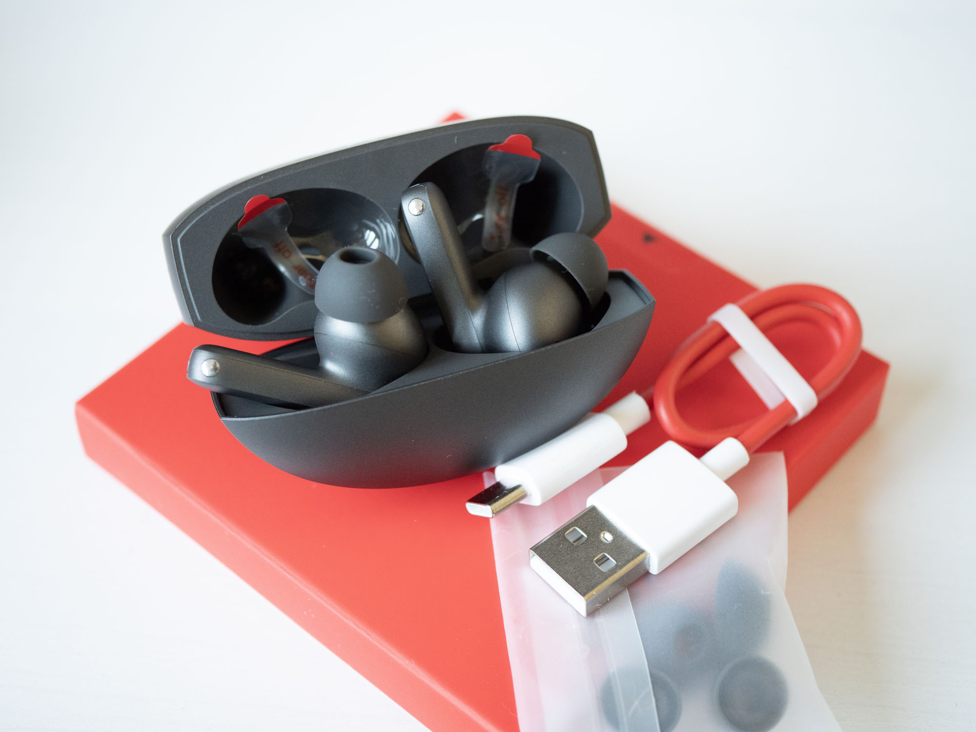Test OnePlus Buds 4 – boski dźwięk i ANC, ale to sterowanie jest do poprawki