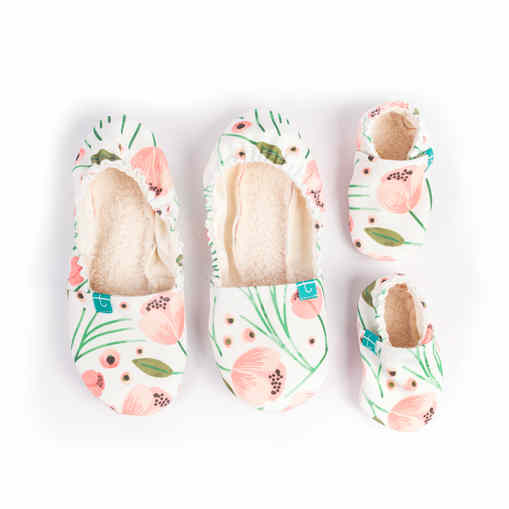 TITOT MOM AND BABY SLIPPERS PEONY SET (MOM SIZE 5, BABY 9-12 MONTHS)