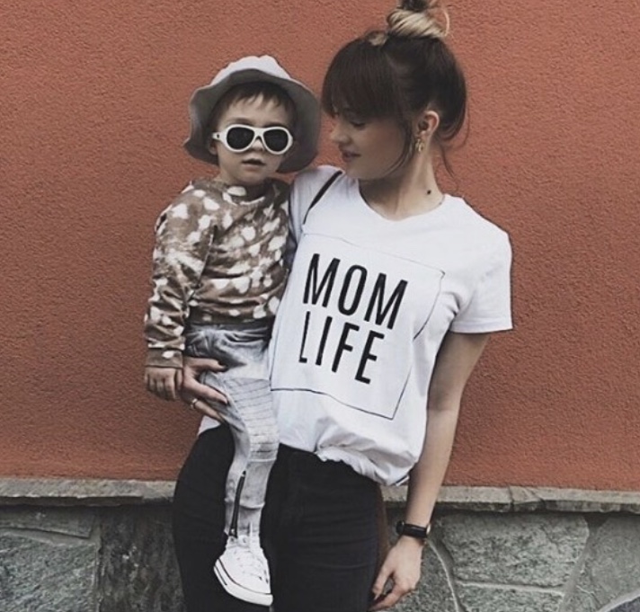 MOM LIFE T-SHIRT (SMALL)
