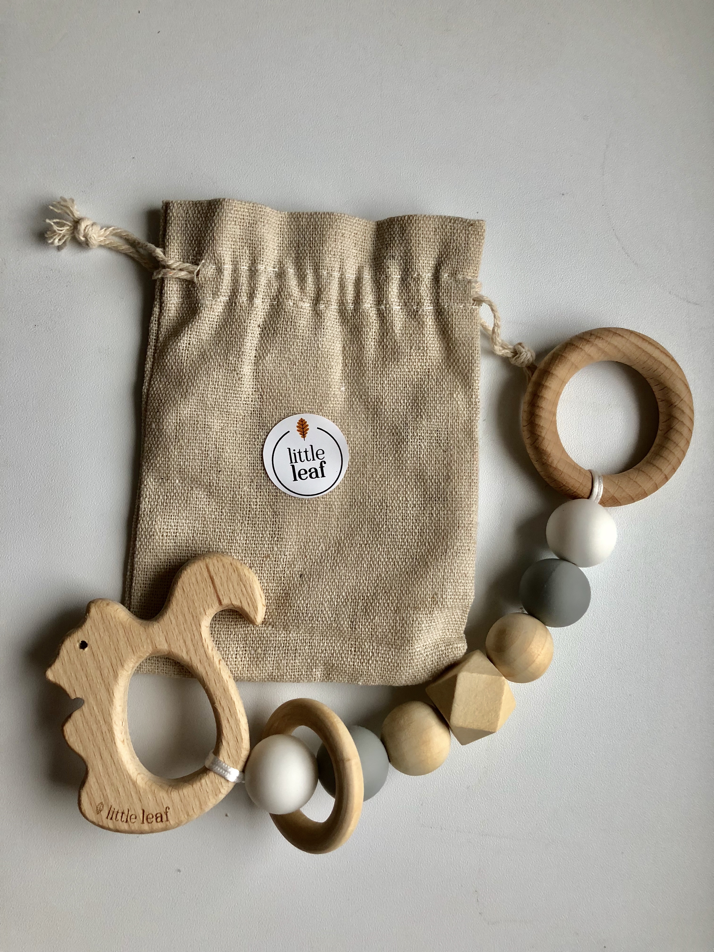 Little Leaf Educational Pendant L (squirrel grey&white)