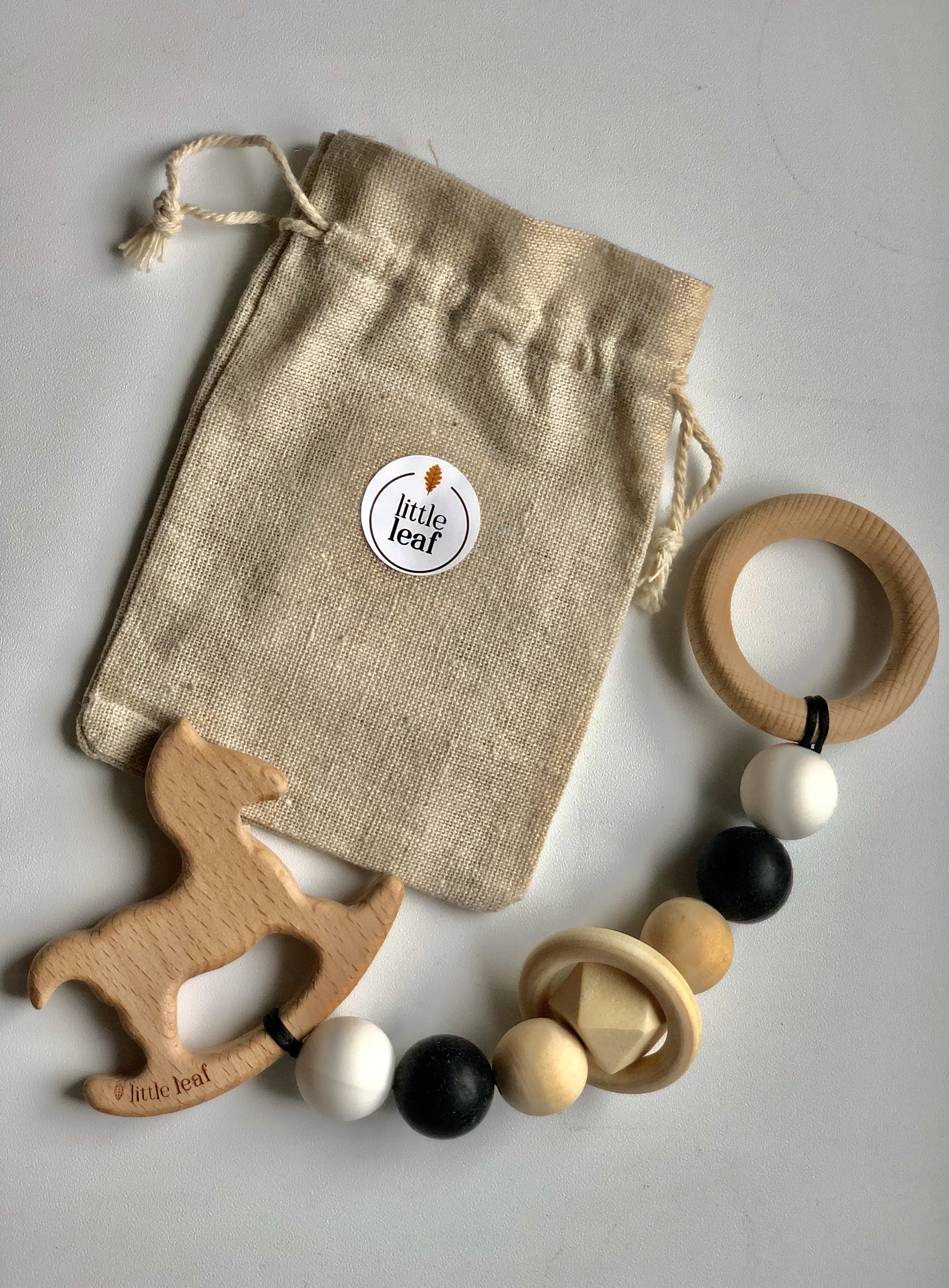 Little Leaf Educational Pendant L (rocking horse black&white)