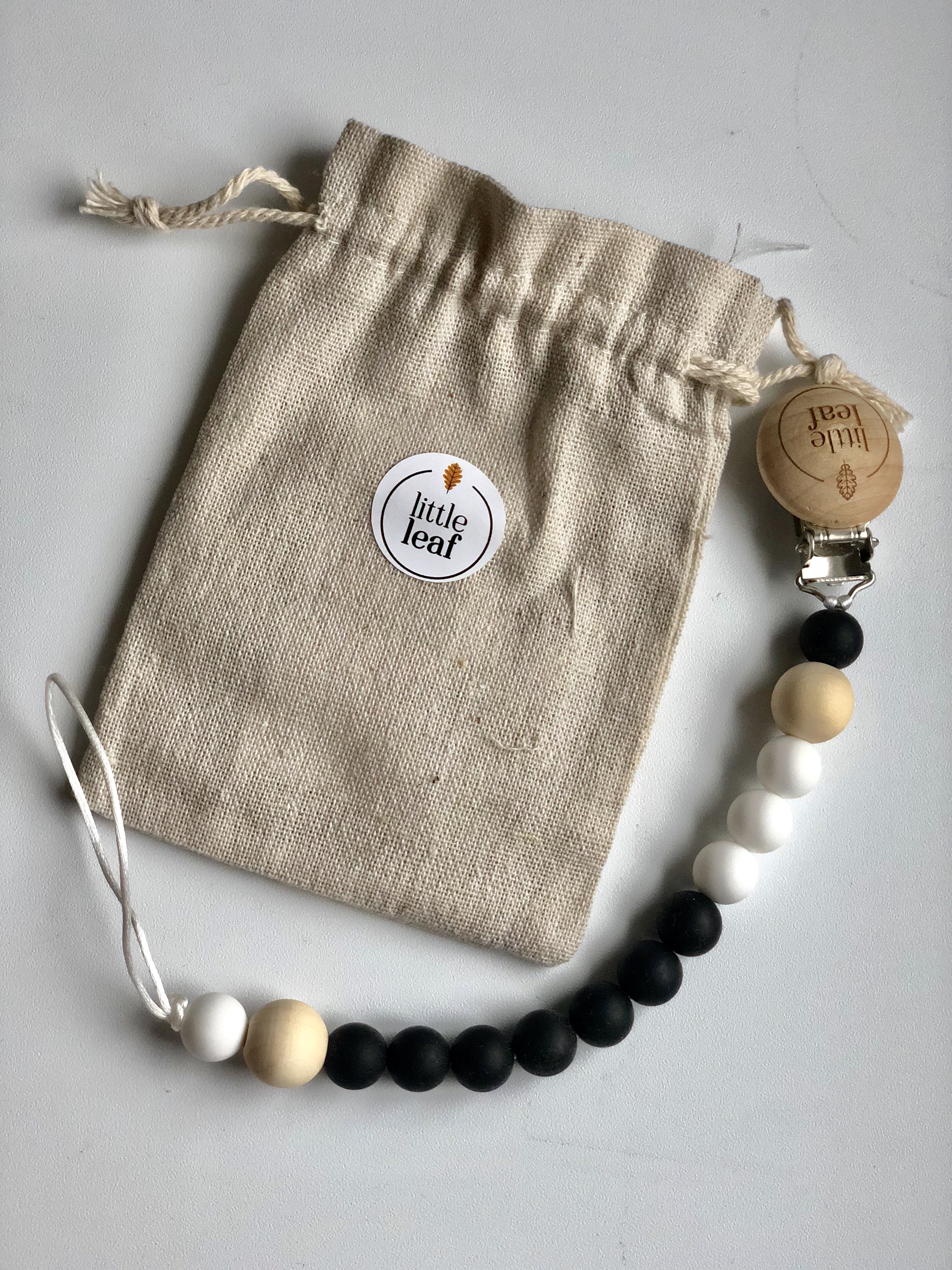 Little Leaf Pacifier Pendant (black&white)