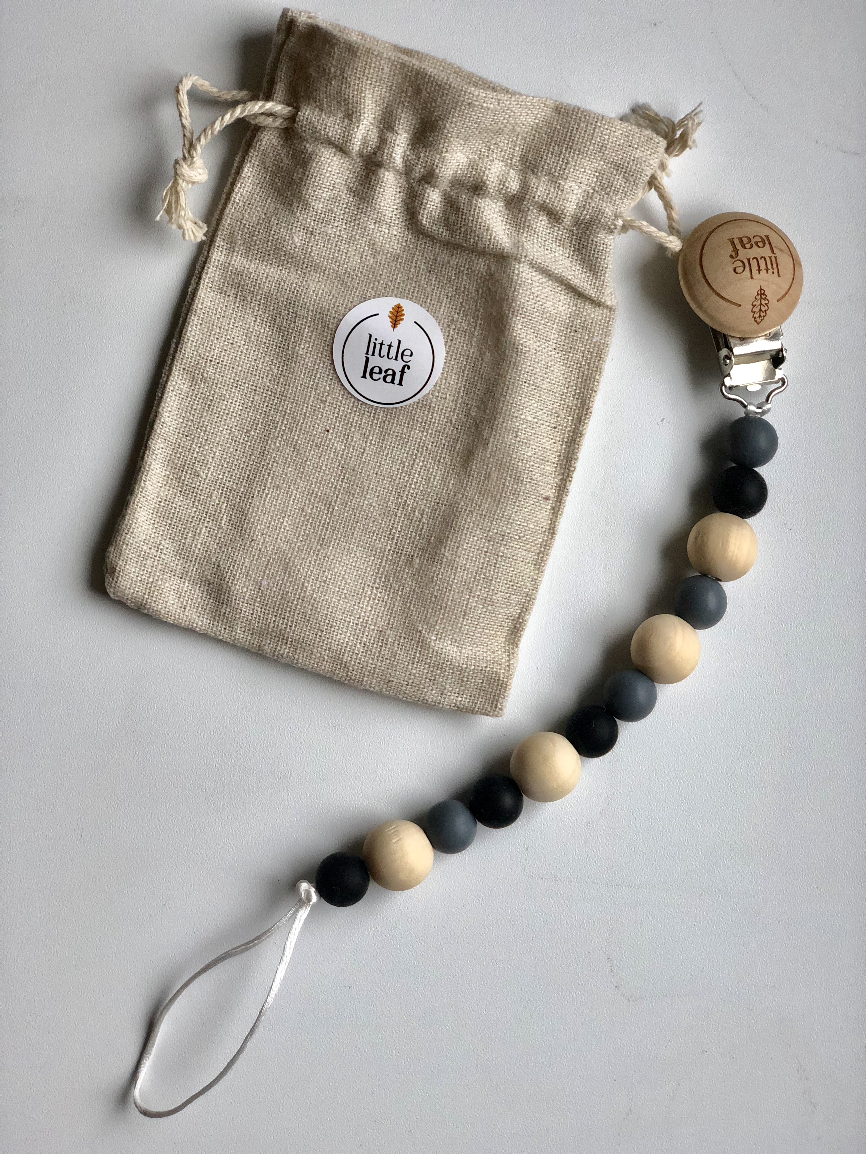 Little Leaf Pacifier Pendant (dark grey&black)