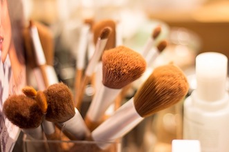 HOW TO CLEAN YOUR MAKEUP BRUSHES