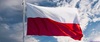 Powiewająca na wietrze polska flaga biało-czerwona